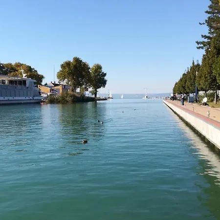 In Balaton 35627 Siófok